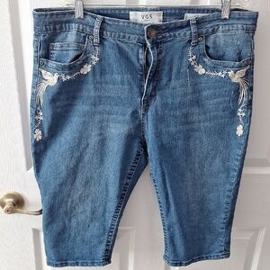 q VGS stretch Denim Embroidered Capris Jeans Size 18